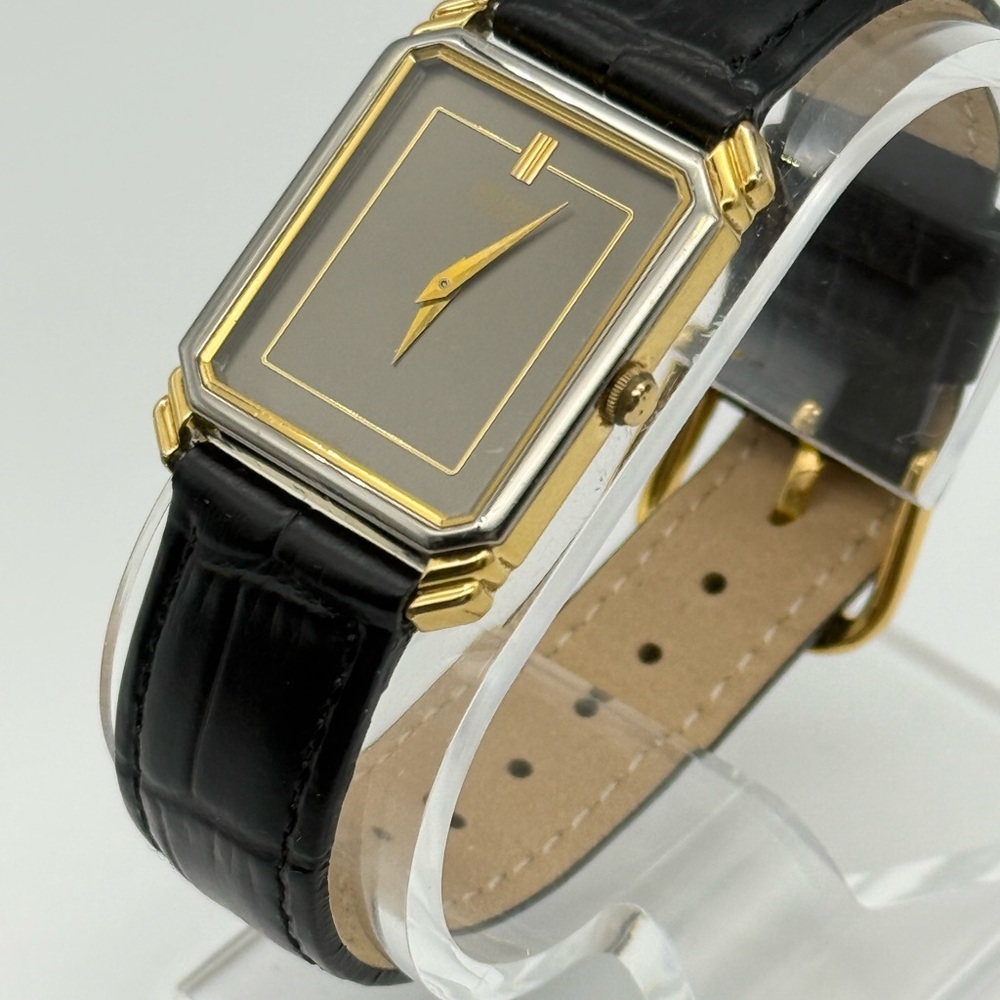 Vintage 1986 Seiko watch, gold-silver tone, 25mm size case, 8in wrist band
